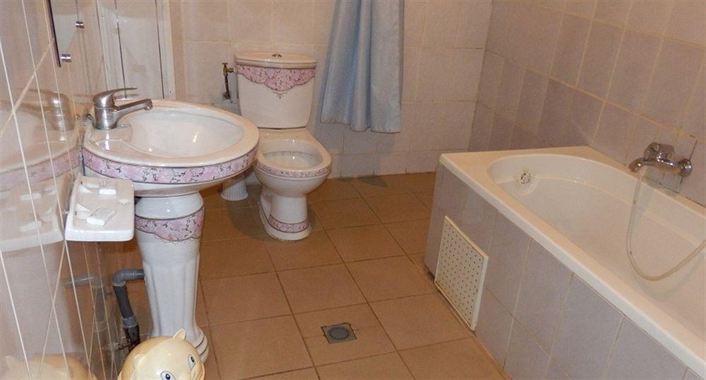 Hotel Santa Lucia Yaounde Bagian luar foto