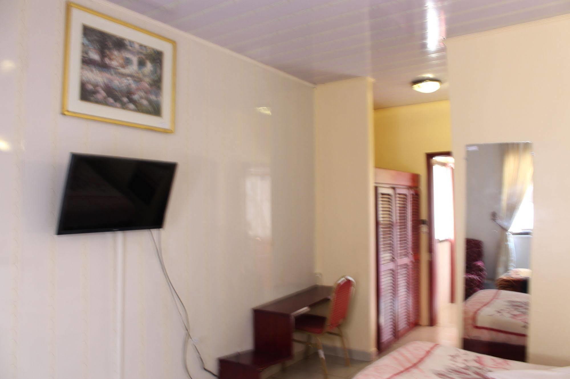 Hotel Santa Lucia Yaounde Bagian luar foto