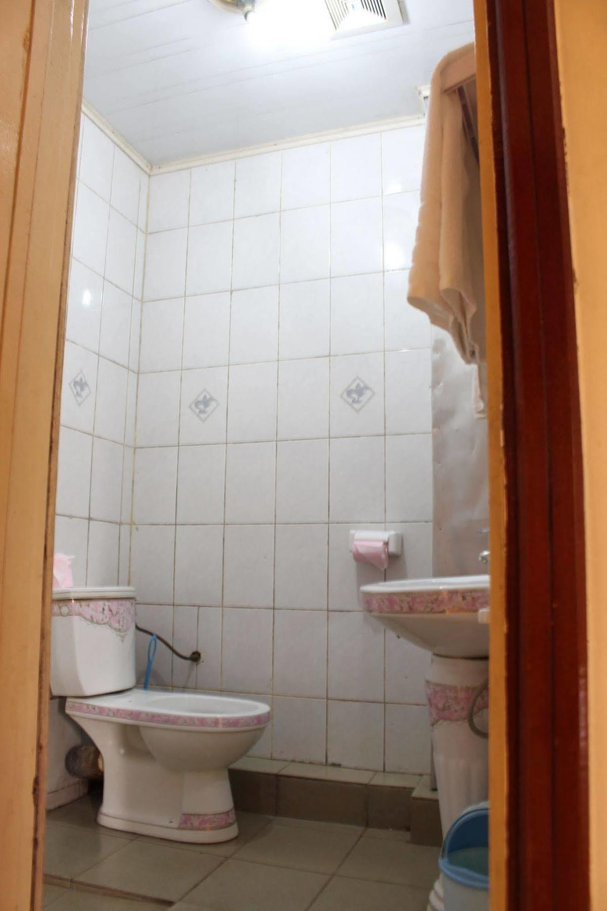 Hotel Santa Lucia Yaounde Bagian luar foto